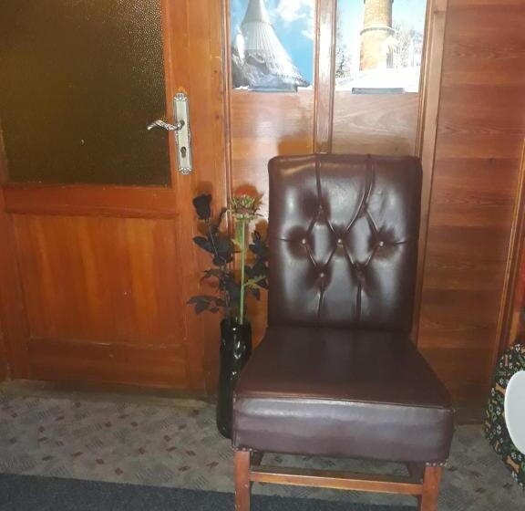 Семейный Номер, Guest House Leona