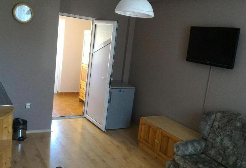 استودیو خانوادگی, Guesthouse Mirage