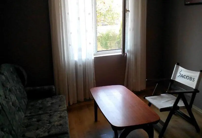 ファミリーステューディオ, Guesthouse Mirage