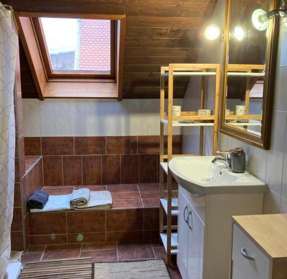 豪华房间, Vándor Fogadó