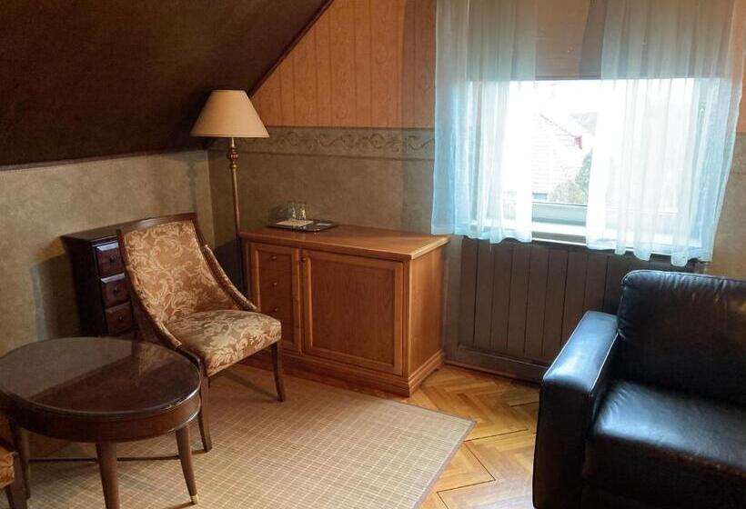 豪华房间, Vándor Fogadó