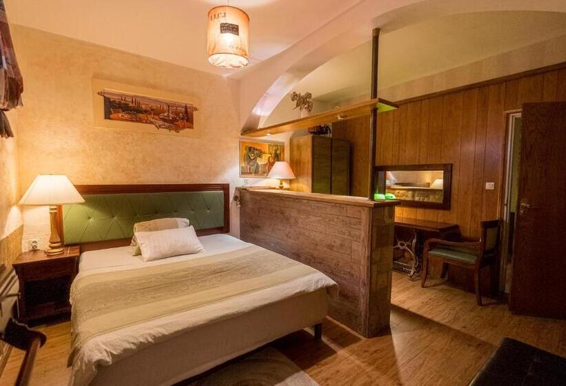 带2个双人床的标准工作室, Vándor Fogadó