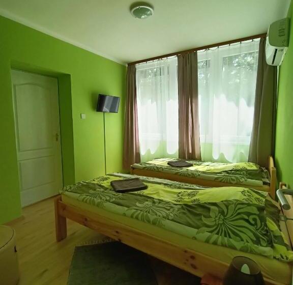 غرفة قياسية, Tölgyfa Panzió