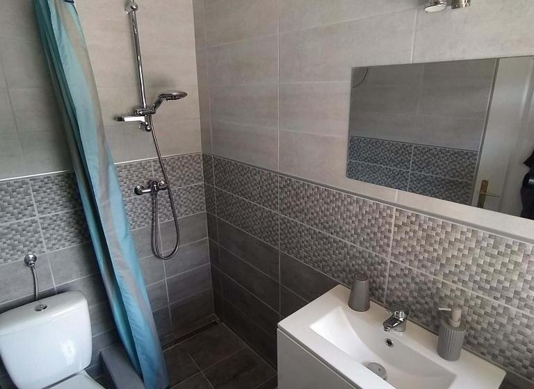 غرفة قياسية داخلية, Tölgyfa Panzió