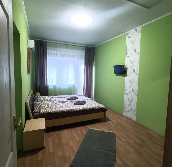 غرفة قياسية داخلية, Tölgyfa Panzió