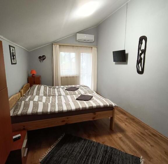 غرفة قياسية مطلّة علي الحديقة, Tölgyfa Panzió