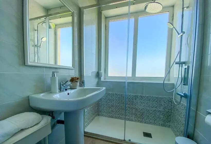 スタンダードスタジオ, Casablanca Hotel Studios