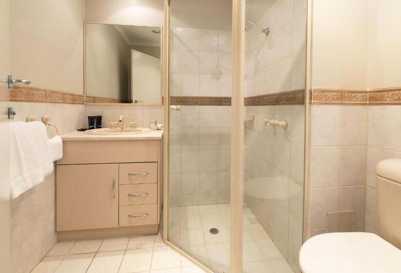 스탠다드 스튜디오, Frome Apartments