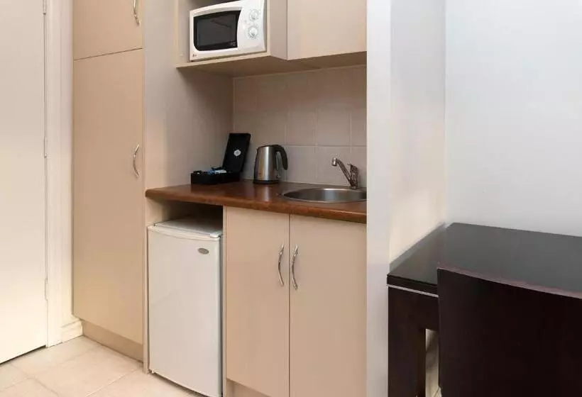 استودیوی استاندارد, Frome Apartments