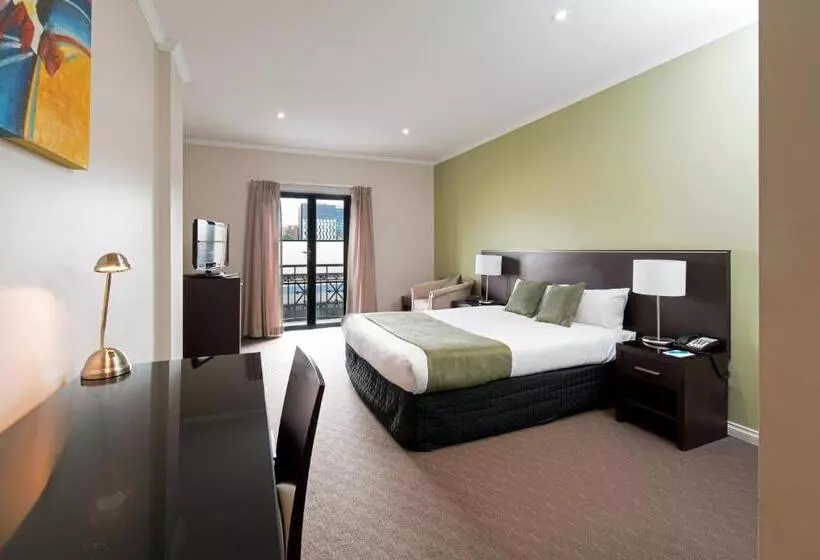 استودیوی استاندارد, Frome Apartments