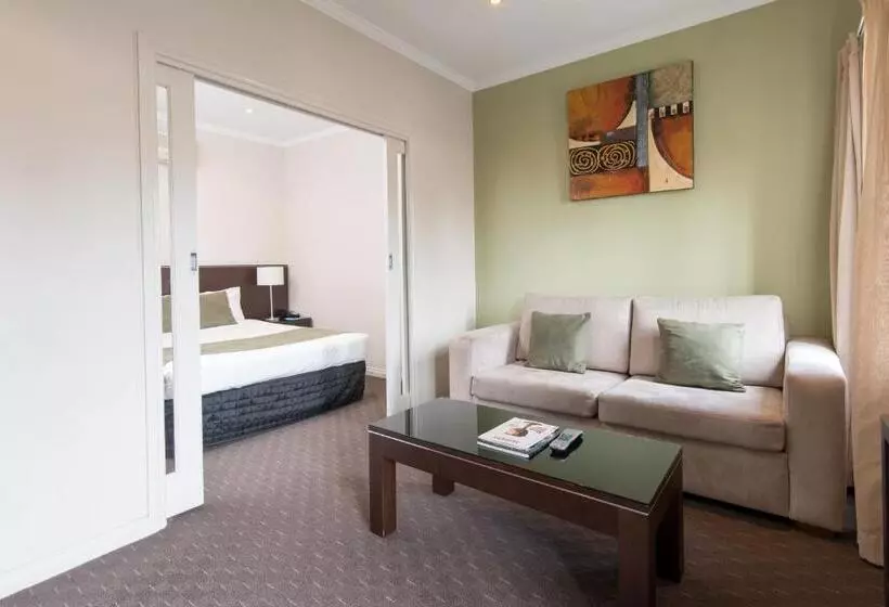 استودیوی استاندارد, Frome Apartments
