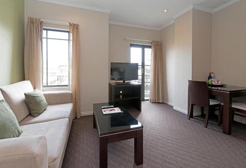 스탠다드 스튜디오, Frome Apartments