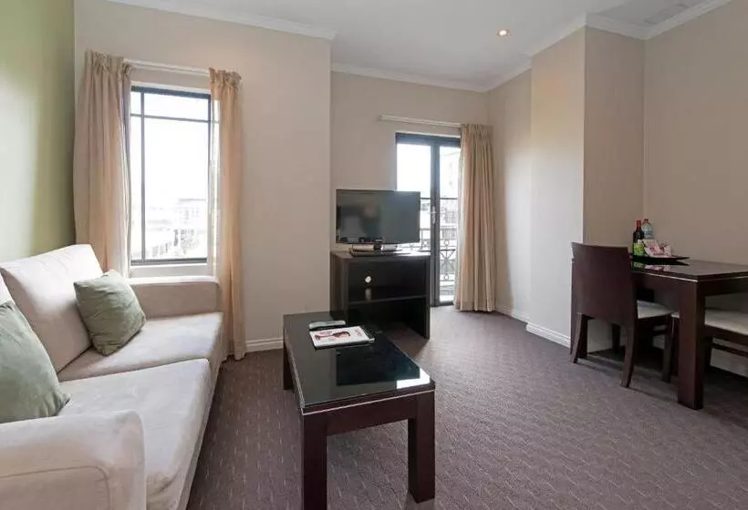 استودیوی استاندارد, Frome Apartments