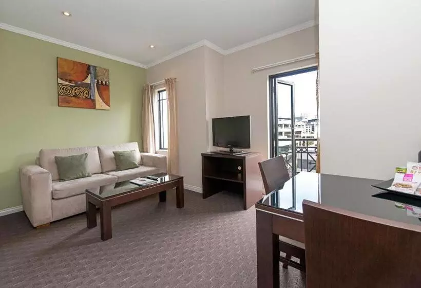 استودیوی استاندارد, Frome Apartments