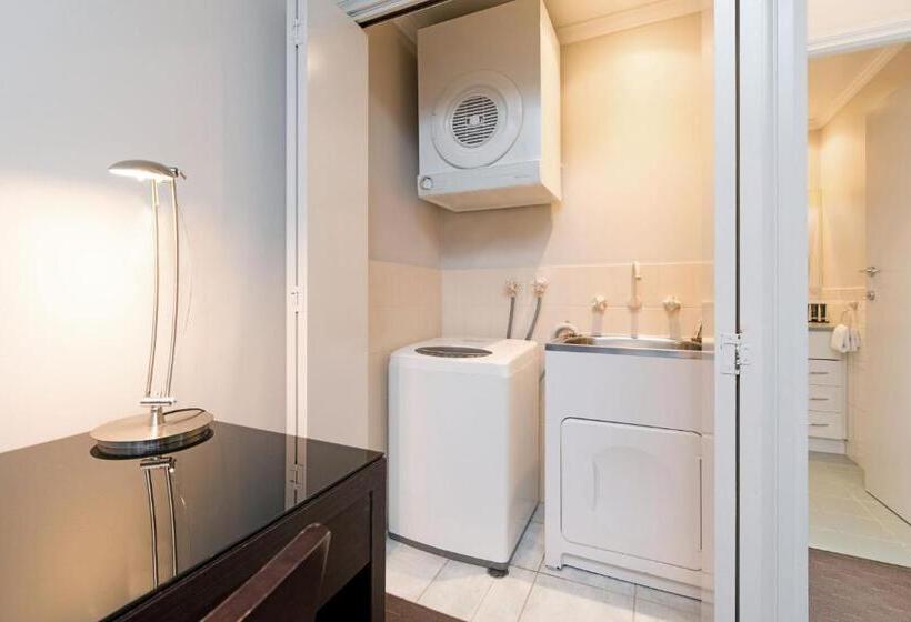 شقة غرفة واحدة, Frome Apartments