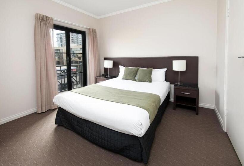 شقة غرفة واحدة, Frome Apartments