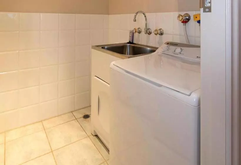 آپارتمان 3 خوابه, Frome Apartments