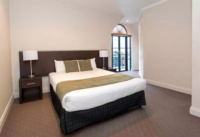 آپارتمان 3 خوابه, Frome Apartments
