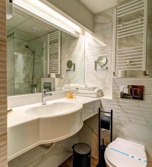 غرفة ديلوكس مزودة بشرفة, Grand Hotel Murgavets