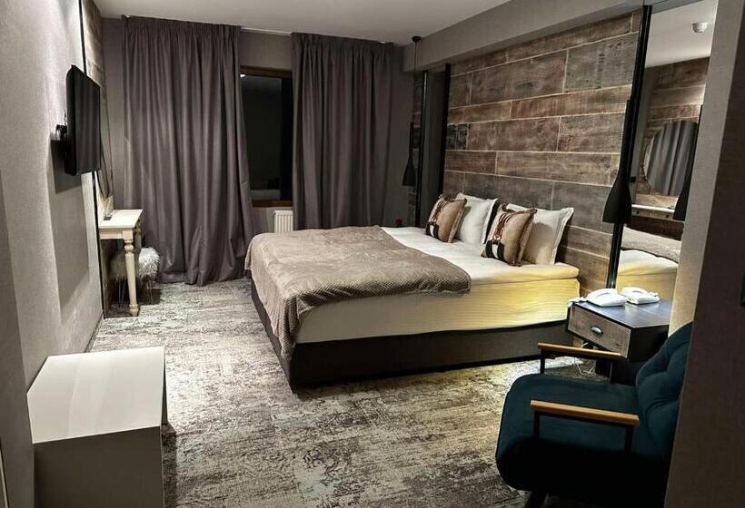 غرفة ديلوكس مزودة بشرفة, Grand Hotel Murgavets