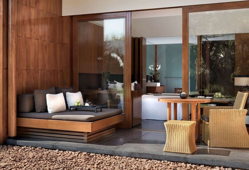 اتاق لوکس با چشم‌انداز باغ, Anantara Chiang Mai Resort