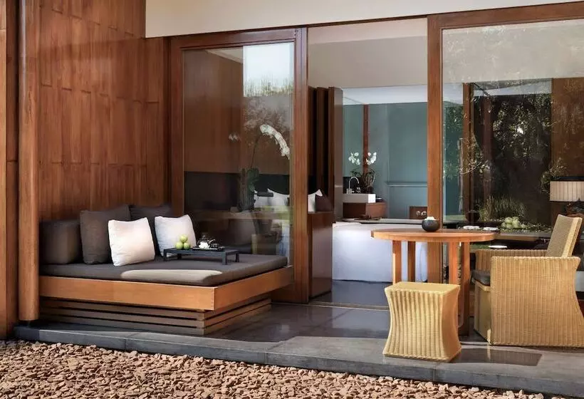 اتاق لوکس با چشم‌انداز باغ, Anantara Chiang Mai Resort
