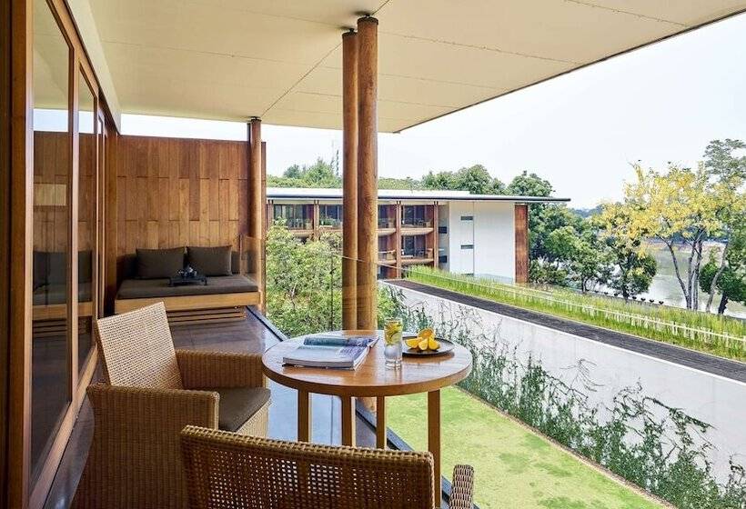 带河湖景观的套房, Anantara Chiang Mai Resort