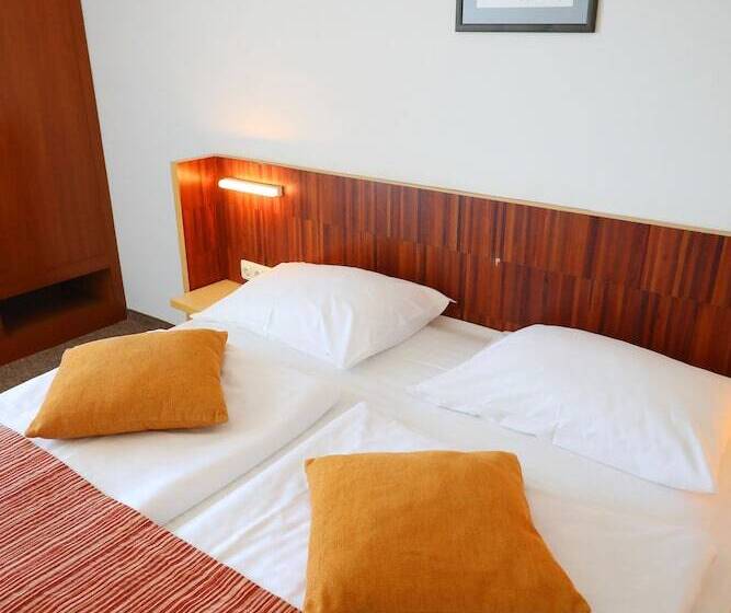 이코노미 룸, Donat   All Inclusive