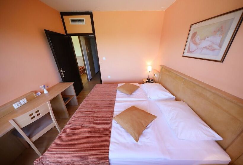 패밀리 룸, Donat   All Inclusive