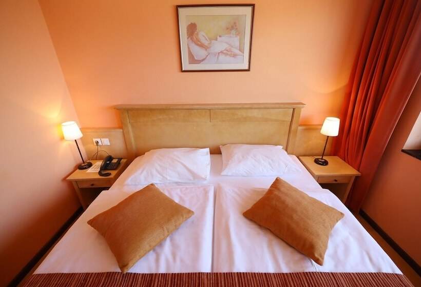 패밀리 룸, Donat   All Inclusive