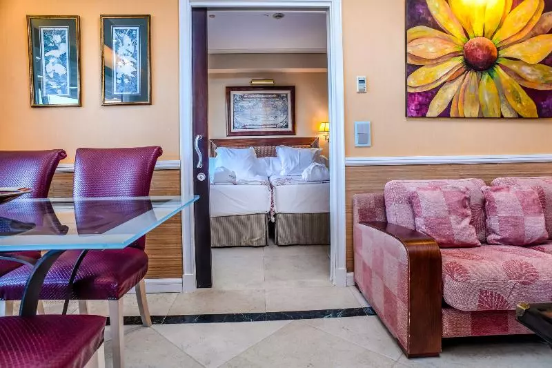 اتاق خانوادگی, Gran Hotel Guadalpín Banus