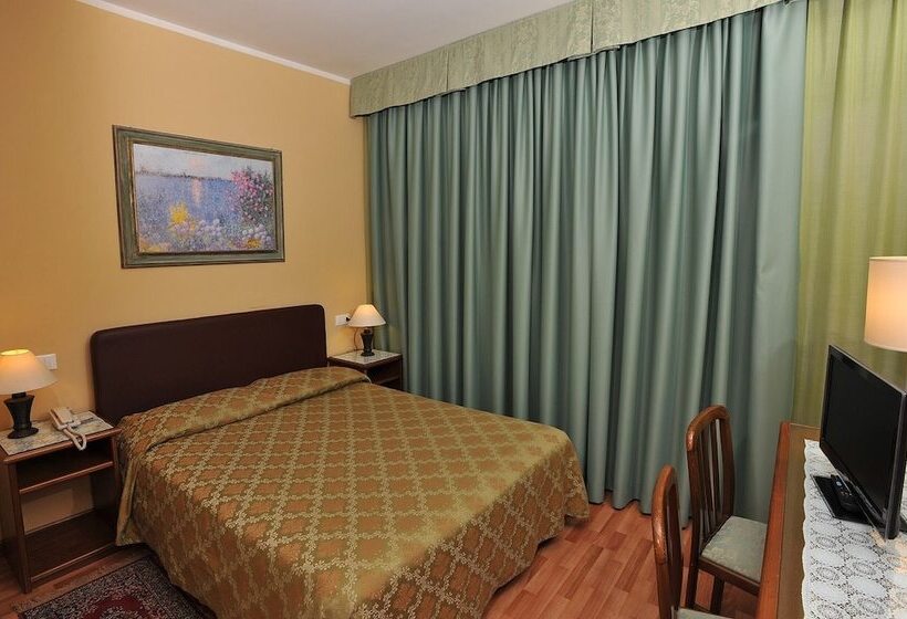 اتاق خانوادگی, Lago Verde