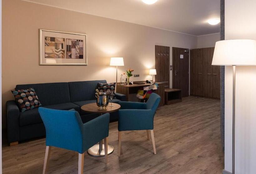 سوییت جونیور لوکس, Melantrich