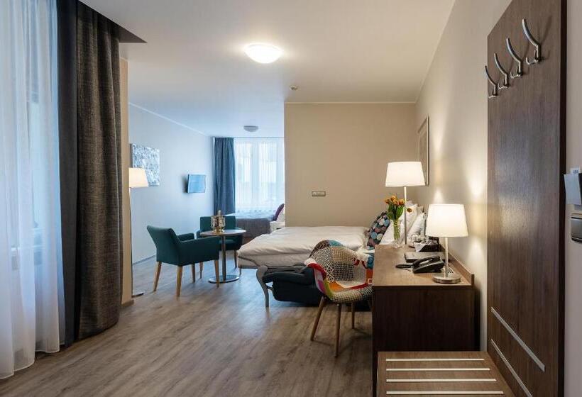 سوییت جونیور لوکس, Melantrich