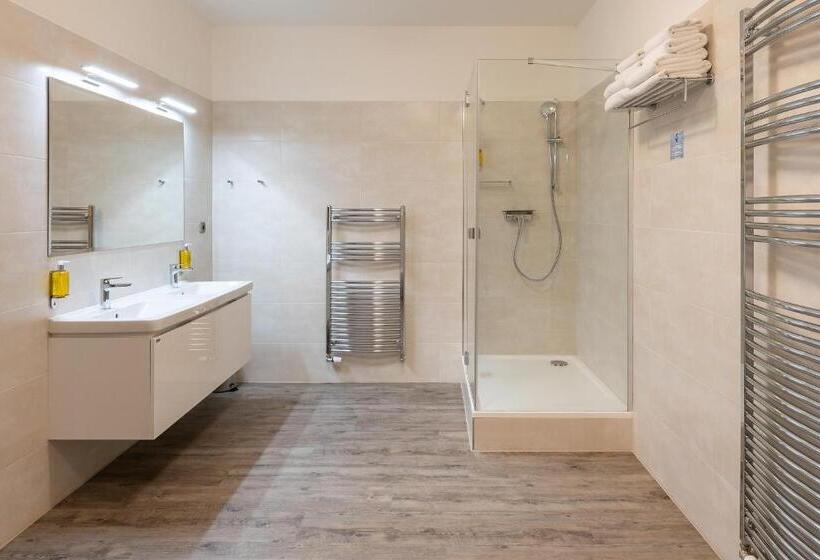 سوییت جونیور لوکس, Melantrich