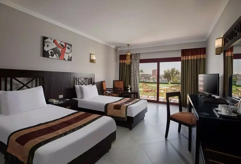 庭の見えるスタンダードトリプルルーム, Pyramisa Island Hotel Aswan