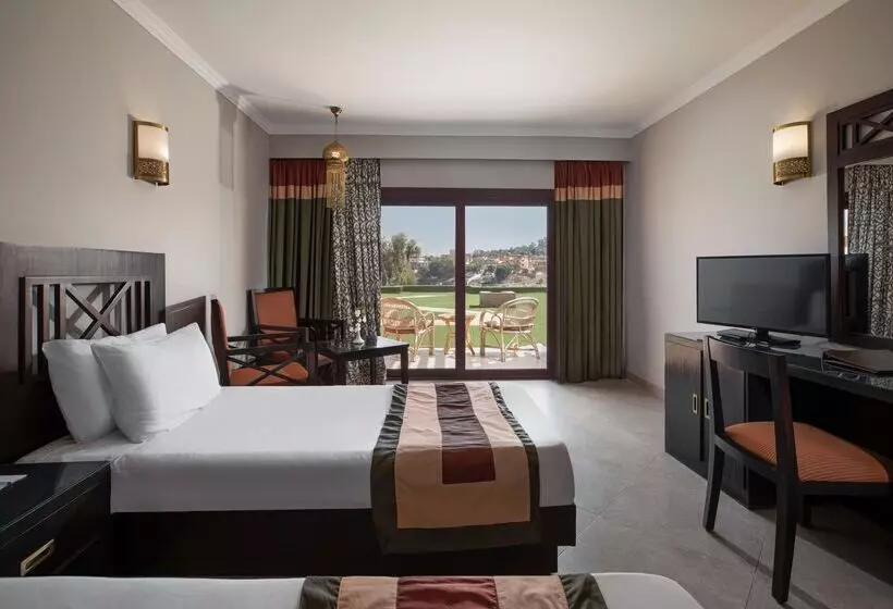 庭の見えるスタンダードトリプルルーム, Pyramisa Island Hotel Aswan
