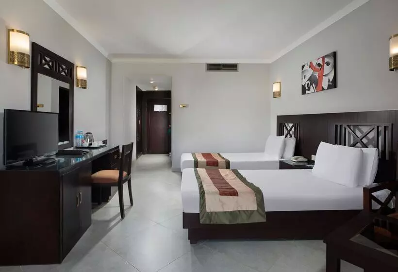 庭の見えるスタンダードトリプルルーム, Pyramisa Island Hotel Aswan