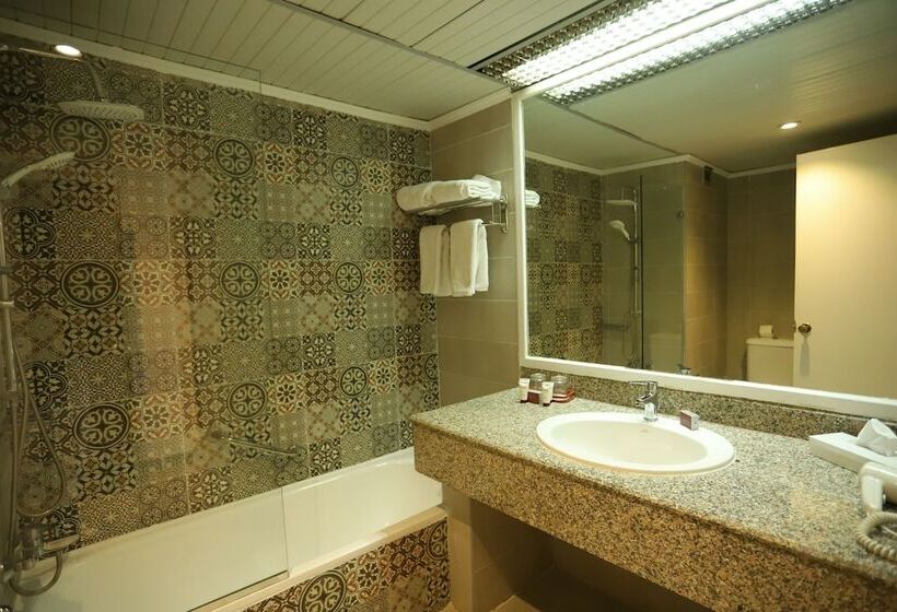 اتاق استاندارد سه تخته با چشم‌انداز باغ, Pyramisa Island Hotel Aswan