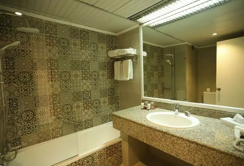 庭の見えるスタンダードトリプルルーム, Pyramisa Island Hotel Aswan