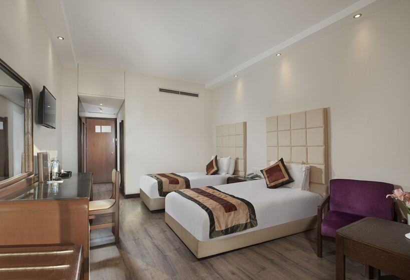 اتاق استاندارد سه تخته با چشم‌انداز باغ, Pyramisa Island Hotel Aswan