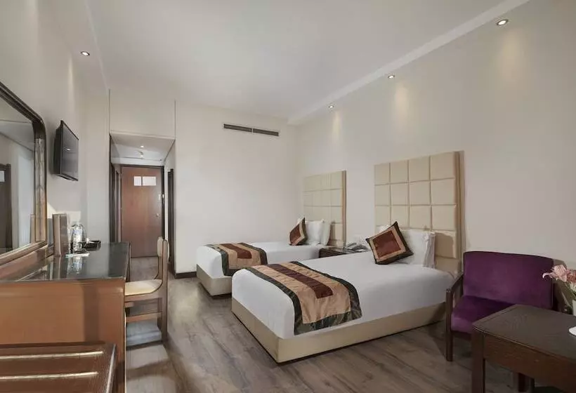 庭の見えるスタンダードトリプルルーム, Pyramisa Island Hotel Aswan