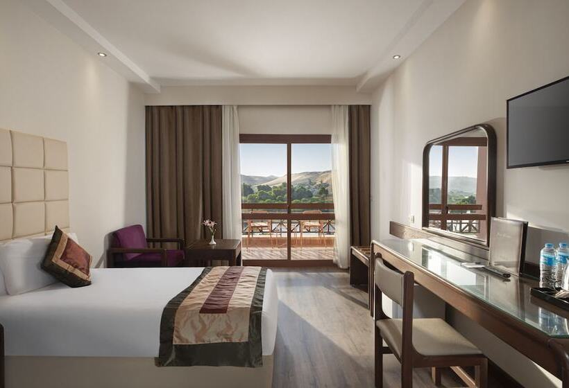 اتاق استاندارد سه تخته با چشم‌انداز باغ, Pyramisa Island Hotel Aswan