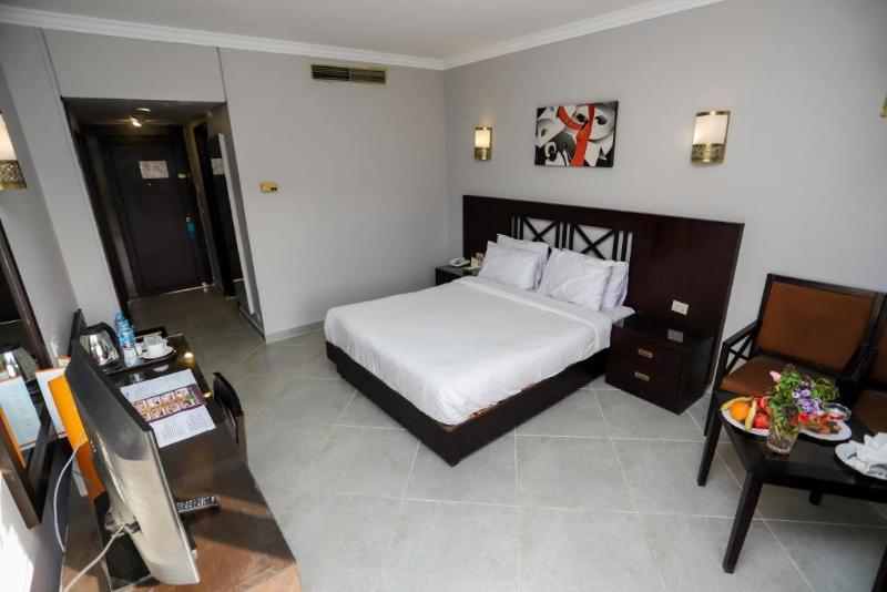 اتاق استاندارد سه تخته با چشم‌انداز باغ, Pyramisa Island Hotel Aswan