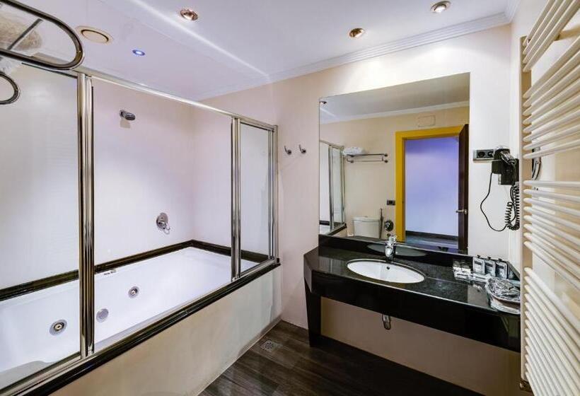 자쿠지 스위트, Zouk