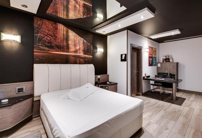 자쿠지 스위트, Zouk