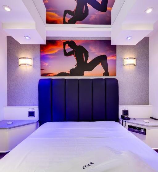 전용 풀장 스위트, Zouk