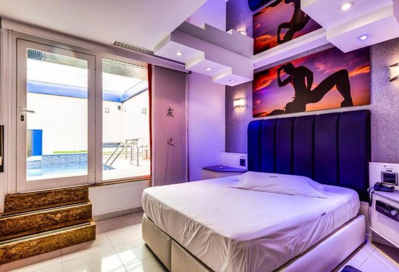 전용 풀장 스위트, Zouk