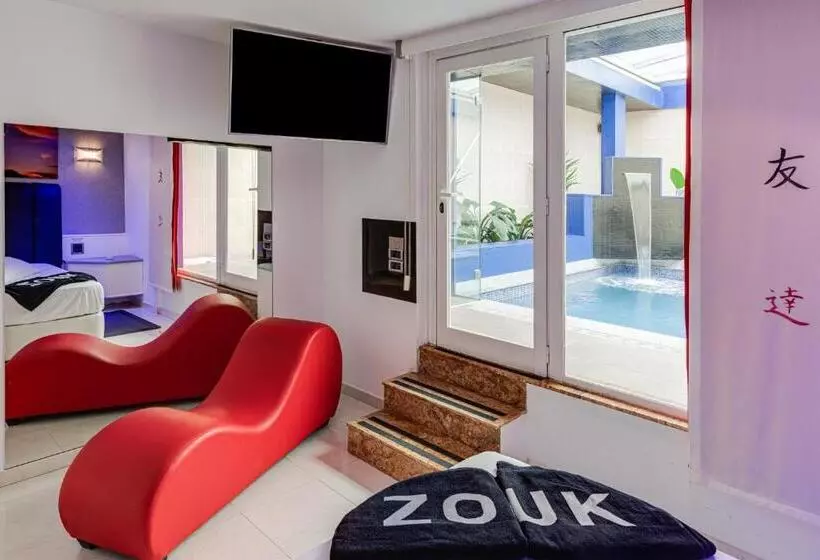 Sviitti Uima-allas, Zouk