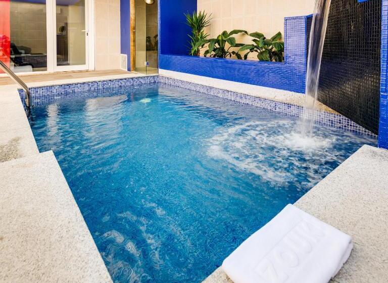 전용 풀장 스위트, Zouk